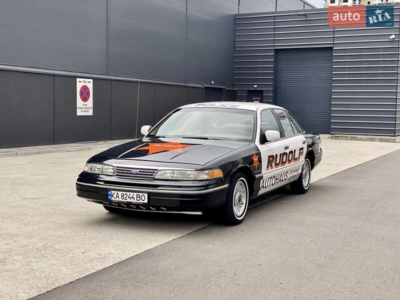 Седан Ford Crown Victoria 1994 в Киеве
