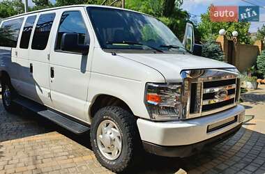 Минивэн Ford E-350 2013 в Львове
