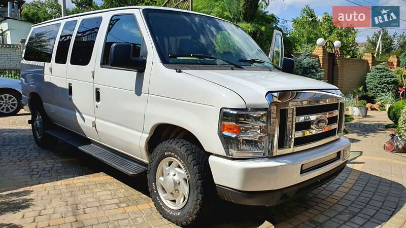 Ford E-350 2013