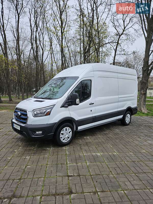 Грузовой фургон Ford E-Transit 2022 в 