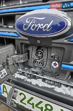Грузовой фургон Ford E-Transit 2022 в 
