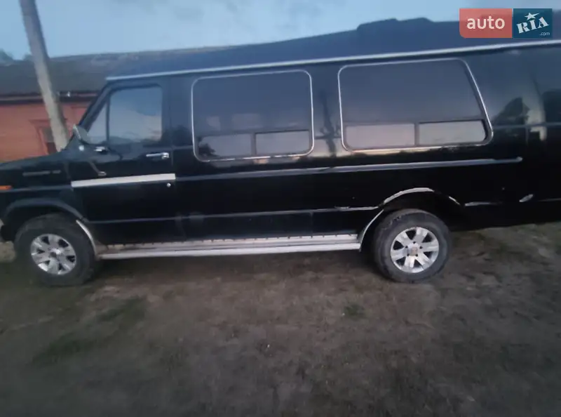 Минивэн Ford Econoline 1988 в 