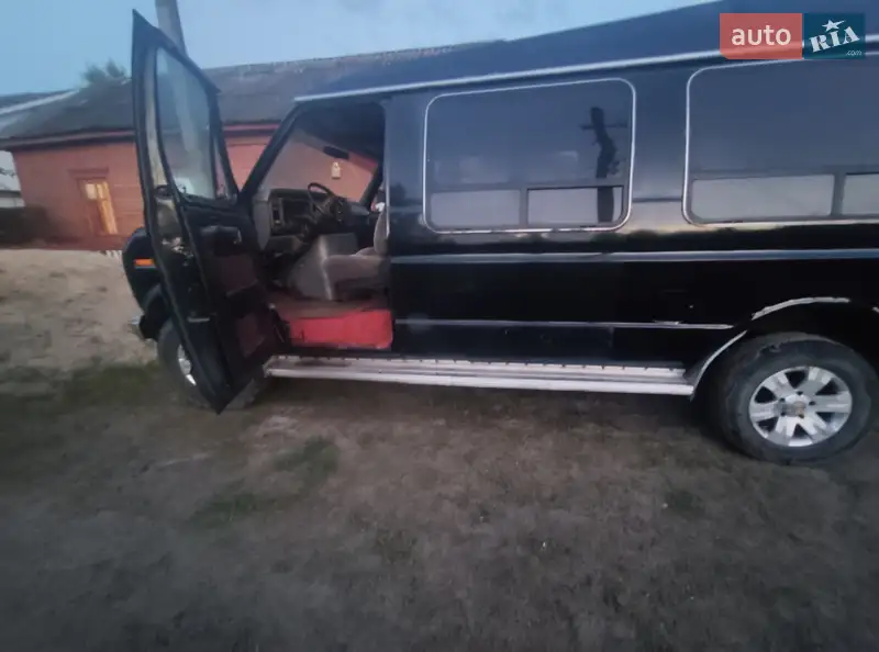 Минивэн Ford Econoline 1988 в 