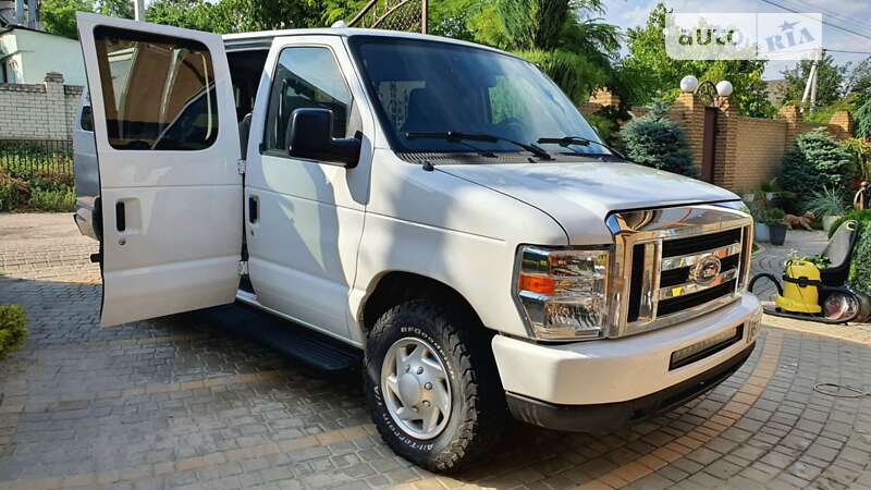 Минивэн Ford Econoline 2013 в Львове