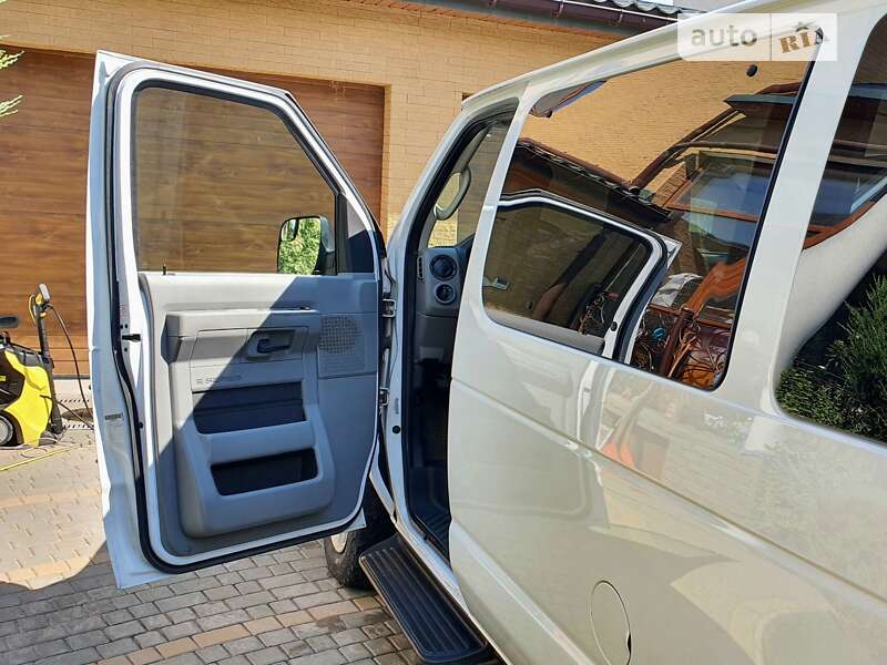 Минивэн Ford Econoline 2013 в Львове