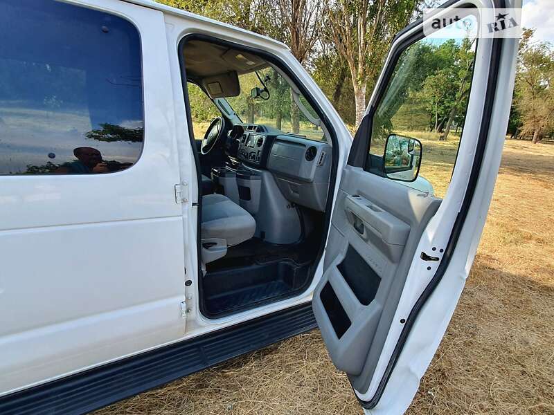 Минивэн Ford Econoline 2013 в Львове