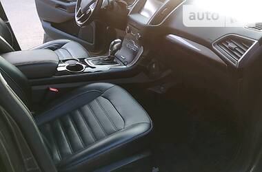 Позашляховик / Кросовер Ford Edge 2015 в 