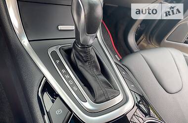 Позашляховик / Кросовер Ford Edge 2017 в 
