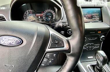 Внедорожник / Кроссовер Ford Edge 2016 в 