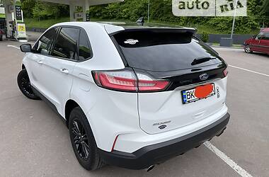 Внедорожник / Кроссовер Ford Edge 2018 в 