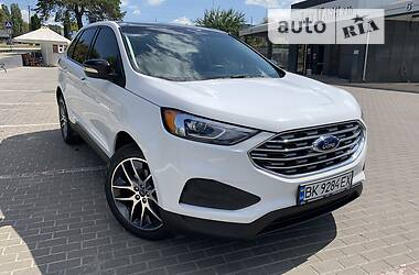 Внедорожник / Кроссовер Ford Edge 2018 в 