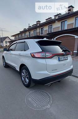 Внедорожник / Кроссовер Ford Edge 2015 в 