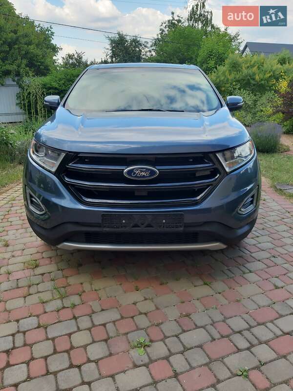 Позашляховик / Кросовер Ford Edge 2018 в 