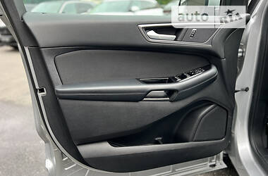 Позашляховик / Кросовер Ford Edge 2017 в 
