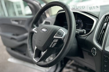 Позашляховик / Кросовер Ford Edge 2017 в 
