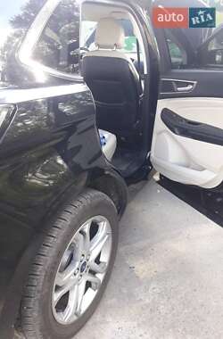 Внедорожник / Кроссовер Ford Edge 2016 в 