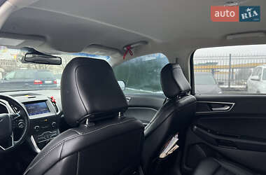 Позашляховик / Кросовер Ford Edge 2019 в 