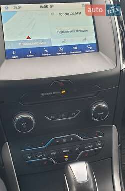 Внедорожник / Кроссовер Ford Edge 2016 в 