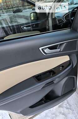 Внедорожник / Кроссовер Ford Edge 2017 в 