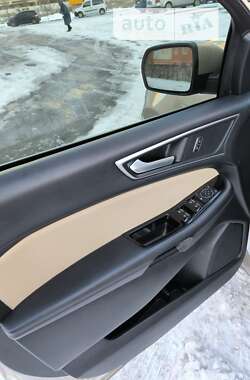 Внедорожник / Кроссовер Ford Edge 2017 в 