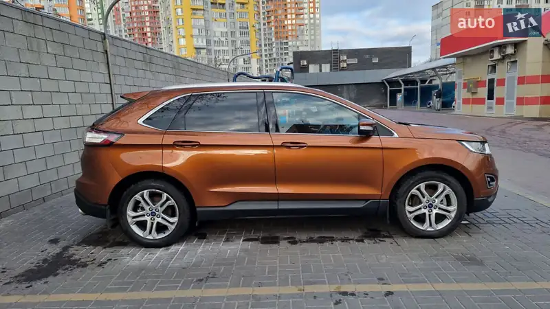 Позашляховик / Кросовер Ford Edge 2017 в 