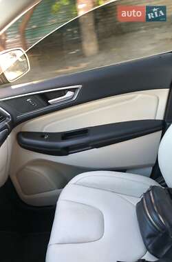 Внедорожник / Кроссовер Ford Edge 2015 в 