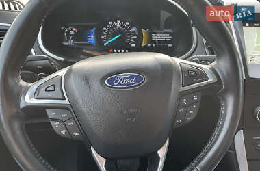 Внедорожник / Кроссовер Ford Edge 2016 в 