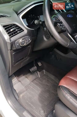 Позашляховик / Кросовер Ford Edge 2020 в 