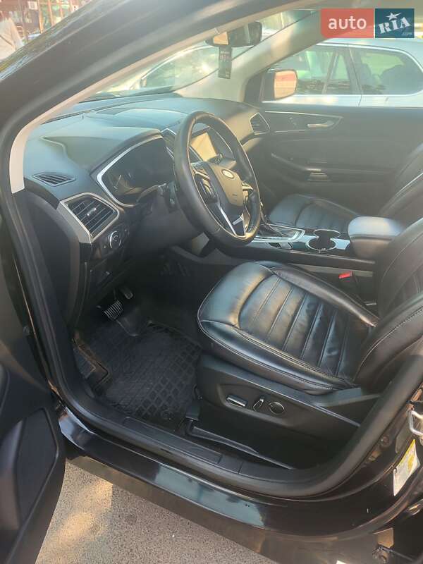 Позашляховик / Кросовер Ford Edge 2016 в Володимирі