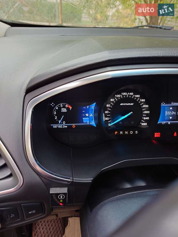 Внедорожник / Кроссовер Ford Edge 2015 в Казанке