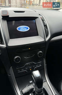 Внедорожник / Кроссовер Ford Edge 2016 в 
