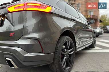 Позашляховик / Кросовер Ford Edge 2019 в 