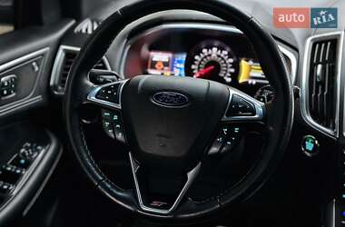 Позашляховик / Кросовер Ford Edge 2019 в 