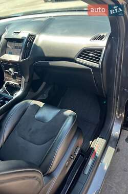 Внедорожник / Кроссовер Ford Edge 2019 в 