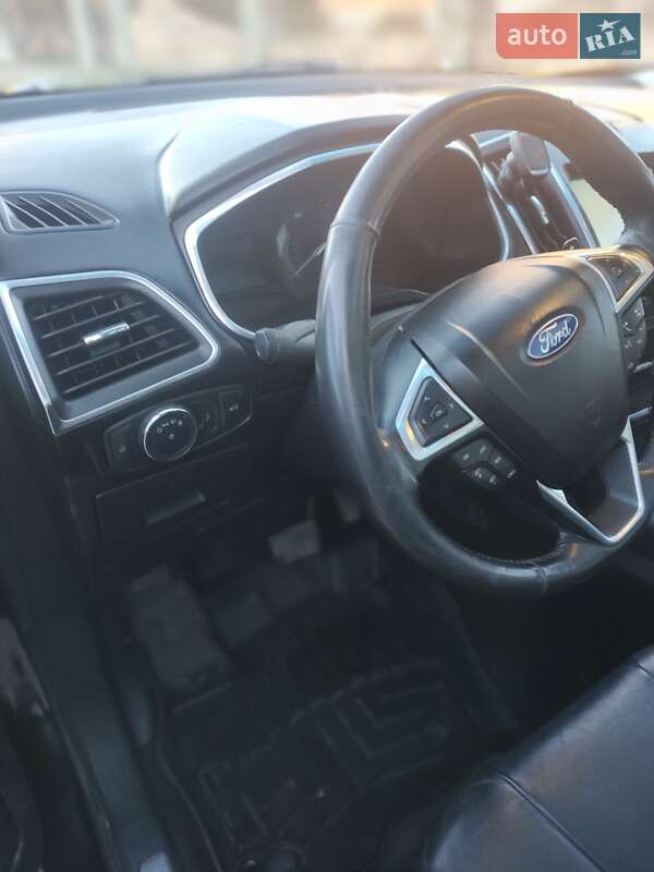 Позашляховик / Кросовер Ford Edge 2015 в Дубровиці