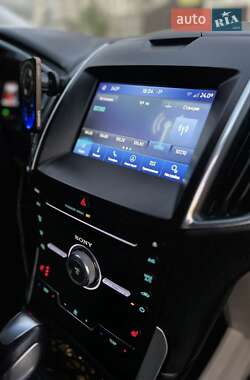 Внедорожник / Кроссовер Ford Edge 2017 в 