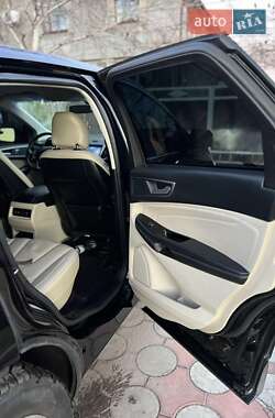 Внедорожник / Кроссовер Ford Edge 2017 в 