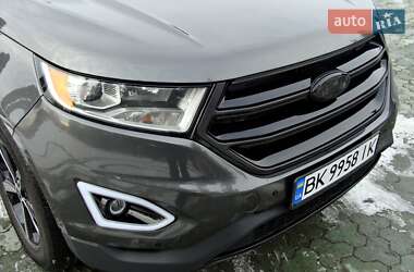 Позашляховик / Кросовер Ford Edge 2017 в 