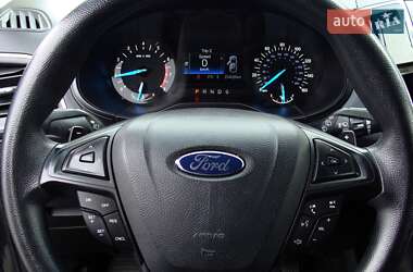 Позашляховик / Кросовер Ford Edge 2017 в 
