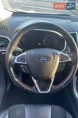 Внедорожник / Кроссовер Ford Edge 2016 в 