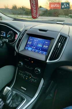 Позашляховик / Кросовер Ford Edge 2016 в 