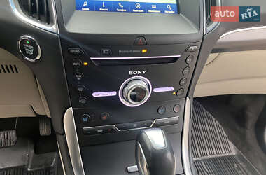 Внедорожник / Кроссовер Ford Edge 2018 в 