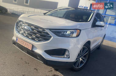 Позашляховик / Кросовер Ford Edge 2019 в 