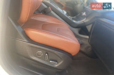 Позашляховик / Кросовер Ford Edge 2019 в 