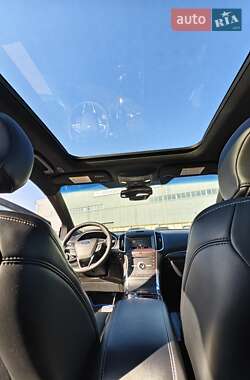 Внедорожник / Кроссовер Ford Edge 2018 в 