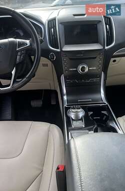 Позашляховик / Кросовер Ford Edge 2019 в 