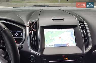 Позашляховик / Кросовер Ford Edge 2019 в 
