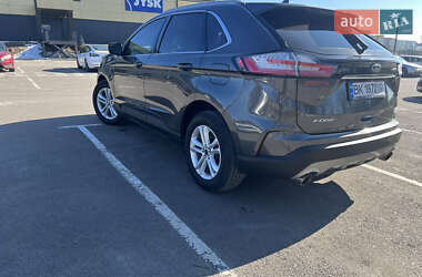 Позашляховик / Кросовер Ford Edge 2019 в 