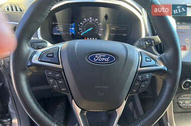 Позашляховик / Кросовер Ford Edge 2019 в 