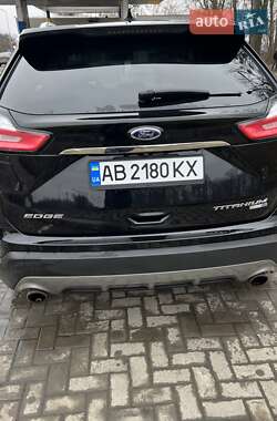 Позашляховик / Кросовер Ford Edge 2019 в 